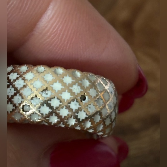 AUTHENTIC GUCCI DIAMANTISSIMA WHITE ENAMEL AND 18 KARAT YELLOW GOLD RING - Picture 11 of 15